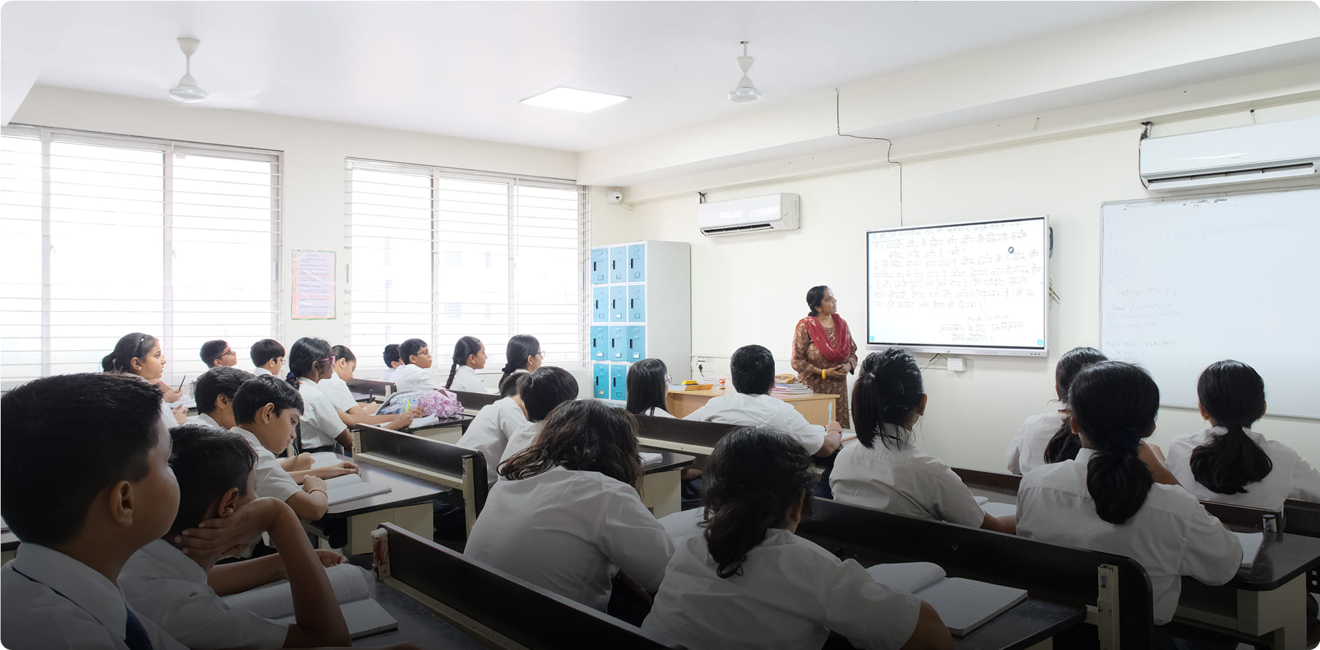 Smart interactive panels for immersive learning